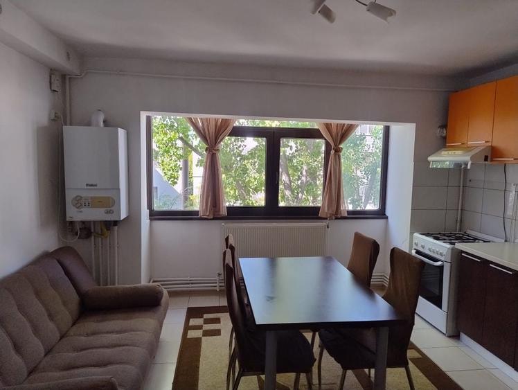Apartament cu 2 camere decomandat în Sârbi