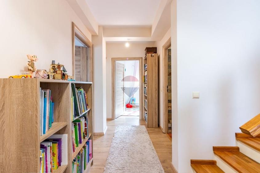 Casă individuală cu 6 camere cu Teren 240 Mp în Corbeanca