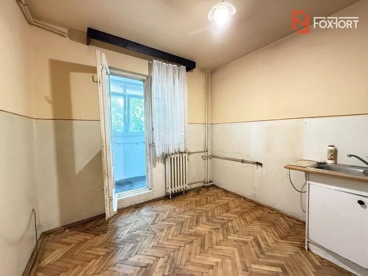 Apartament cu 3 camere semidecomandat în Circumvalațiunii