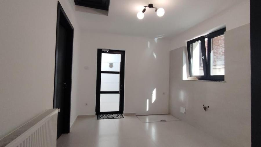Casă cu 5 camere cu Teren 300 Mp în Unirii