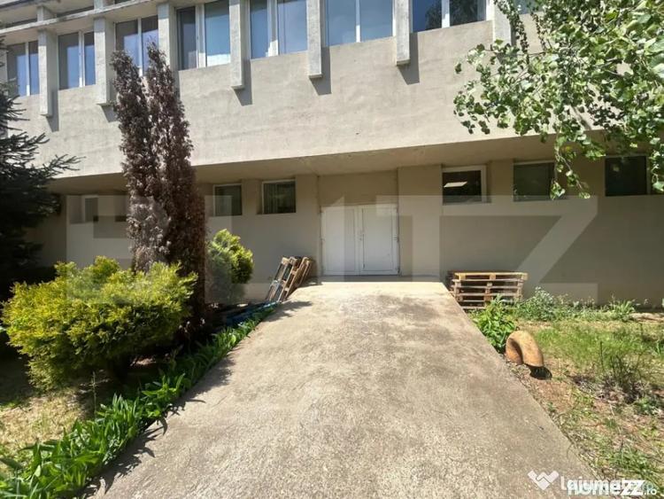 Spațiu comercial, de 1,967 mp, în Industrială