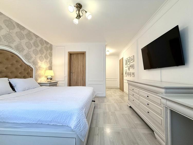 Apartament cu 3 camere, mobilat în Tractorul