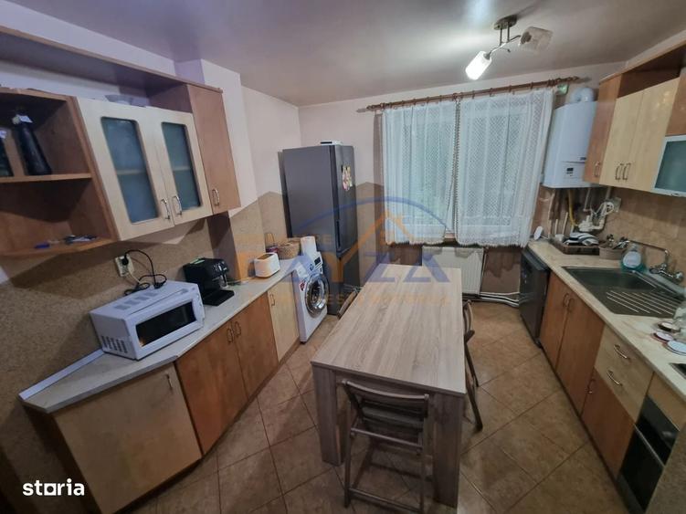 Apartament cu 3 camere decomandat în Săsar