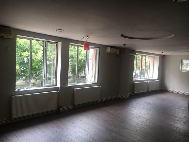 Spațiu comercial, de 100 mp, în Central