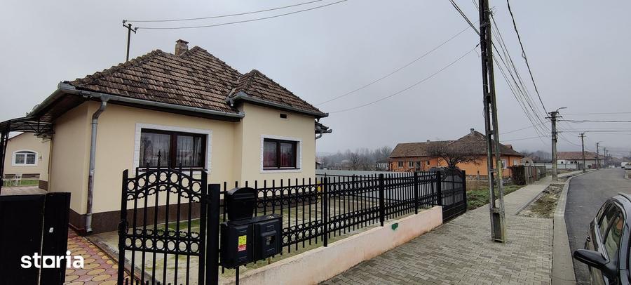 Casă cu 5 camere cu Teren 2000 Mp în Central