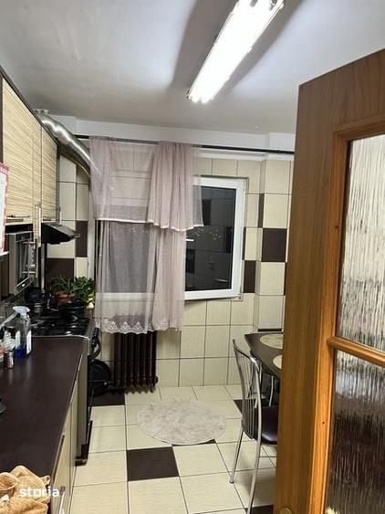 Apartament cu 3 camere decomandat în Rahova