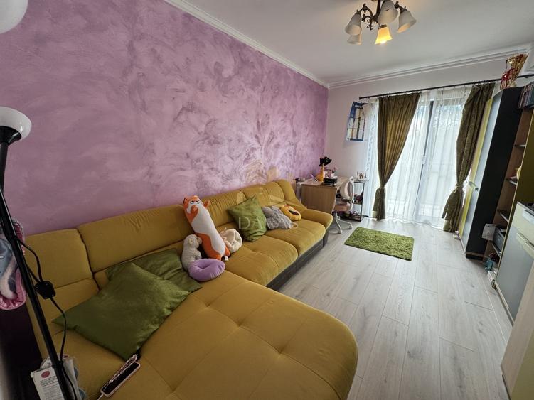 Casă cu 4 camere cu Canalizare în Dâmbul Rotund