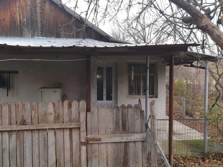 Casă cu 3 camere în Buhăiești