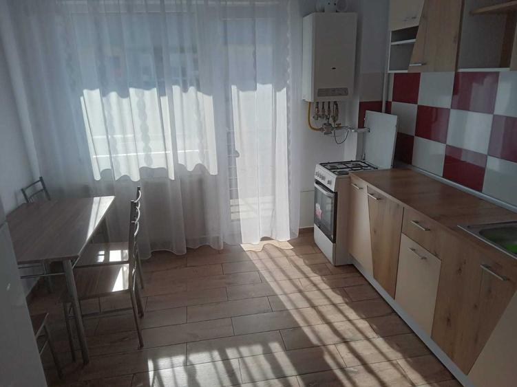 Apartament cu 2 camere semidecomandat în Turnișor