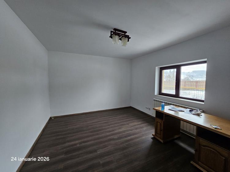 Casă cu 4 camere cu Teren 3000 Mp în Hudum