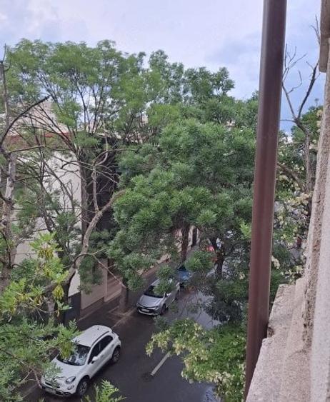 Apartament cu 3 camere semidecomandat, mobilat în Calea Călărașilor