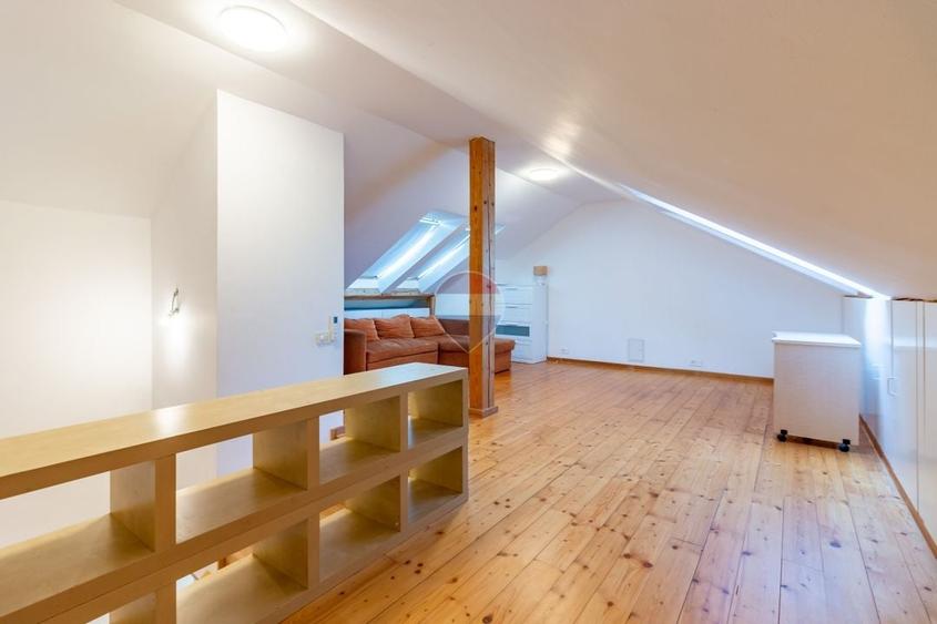 Casă individuală cu 6 camere cu Teren 751 Mp în Corbeanca