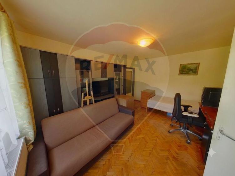 Apartament cu 2 camere semidecomandat, mobilat în Central
