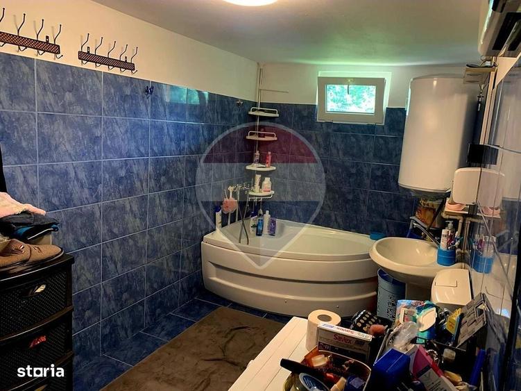 Casă cu 3 camere în Dochia