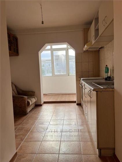 Apartament cu 3 camere decomandat în Nicolina