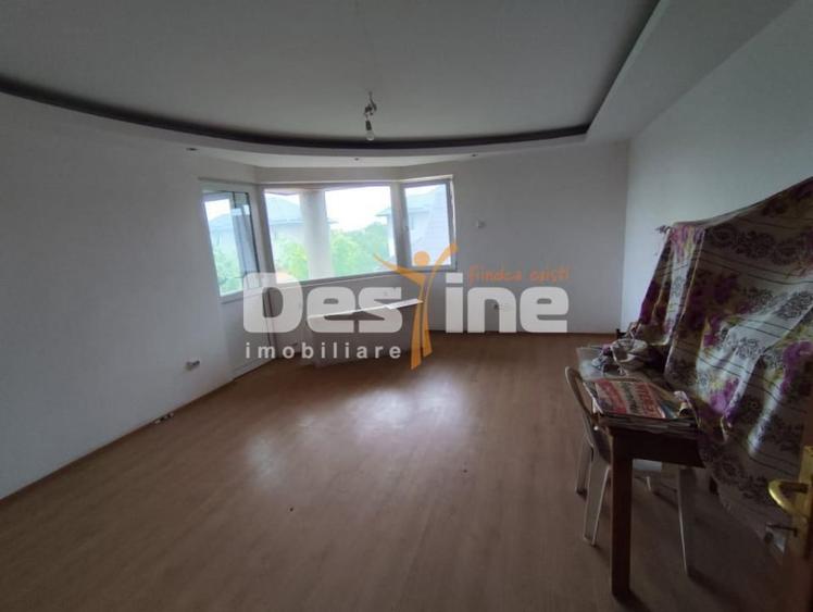 Casă cu 5 camere cu Teren 1508 Mp în Țânțăreni