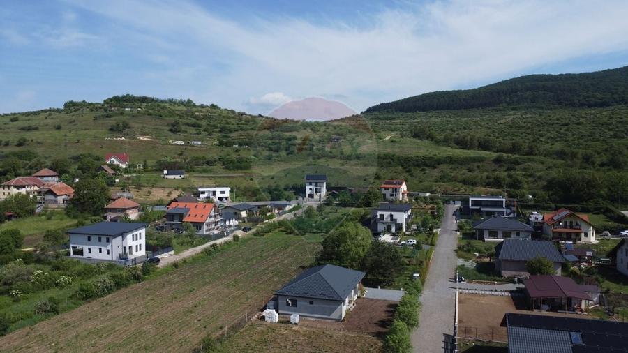 Duplex cu 6 camere cu Teren 500 Mp în Rădaia