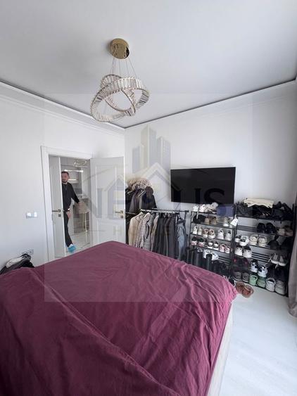 Apartament cu 3 camere semidecomandat, mobilat în Apărătorii Patriei