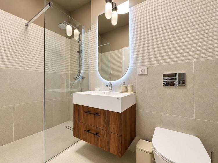 Apartament cu 3 camere decomandat, mobilat în Ultracentral