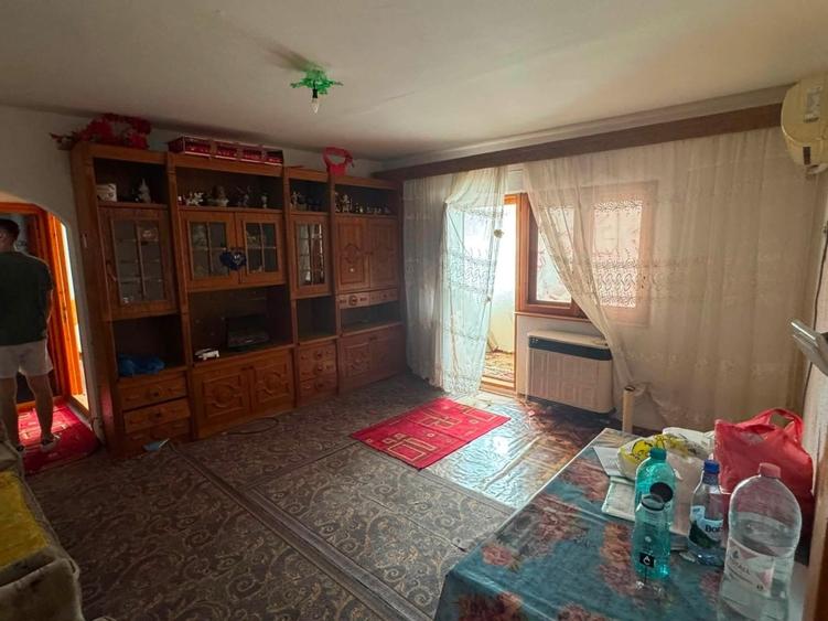 Apartament cu 2 camere semidecomandat în Central-Piață