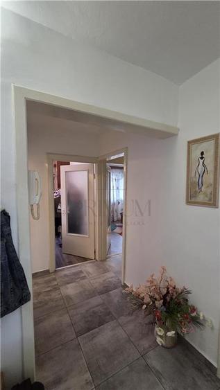 Apartament cu 3 camere decomandat în Complex Studențesc