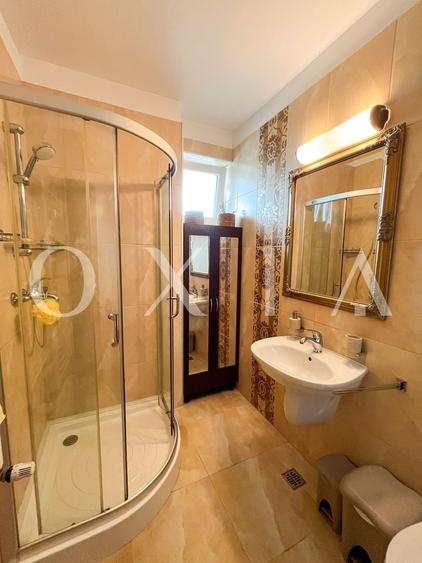 Apartament cu 3 camere semidecomandat, mobilat în Torontalului