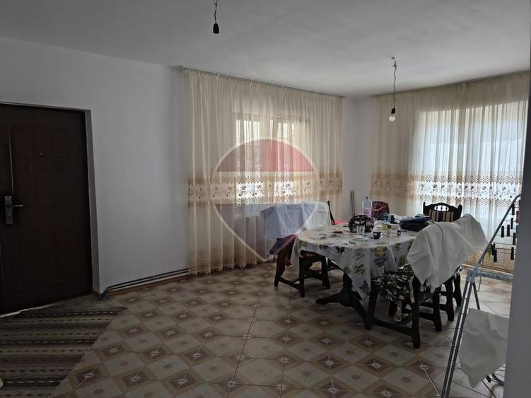 Casă individuală cu 4 camere cu Teren 2089 Mp în Borca