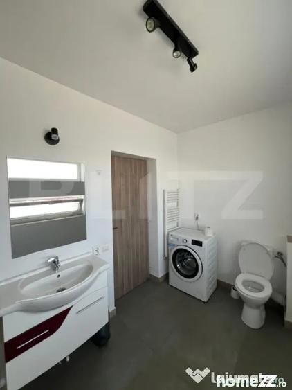 Apartament cu 4 camere semidecomandat în Central