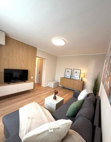 Apartament cu 2 camere semidecomandat, mobilat în City Park Mall