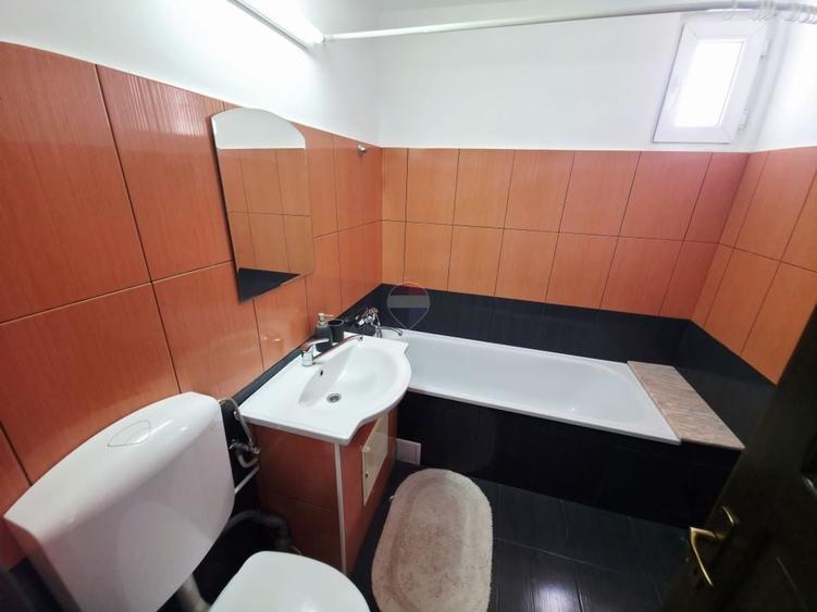 Apartament cu 3 camere decomandat, mobilat în Central