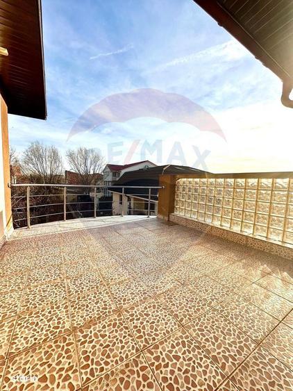 Casă cu 6 camere cu Teren 360 Mp în Andronache