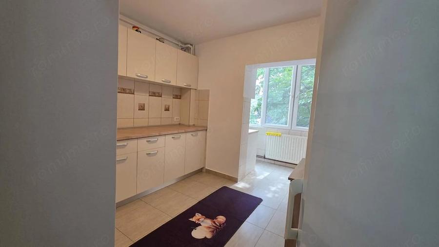 Apartament cu 3 camere decomandat în Lipovei
