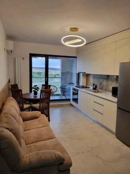 Apartament cu 3 camere decomandat în Exterior Vest