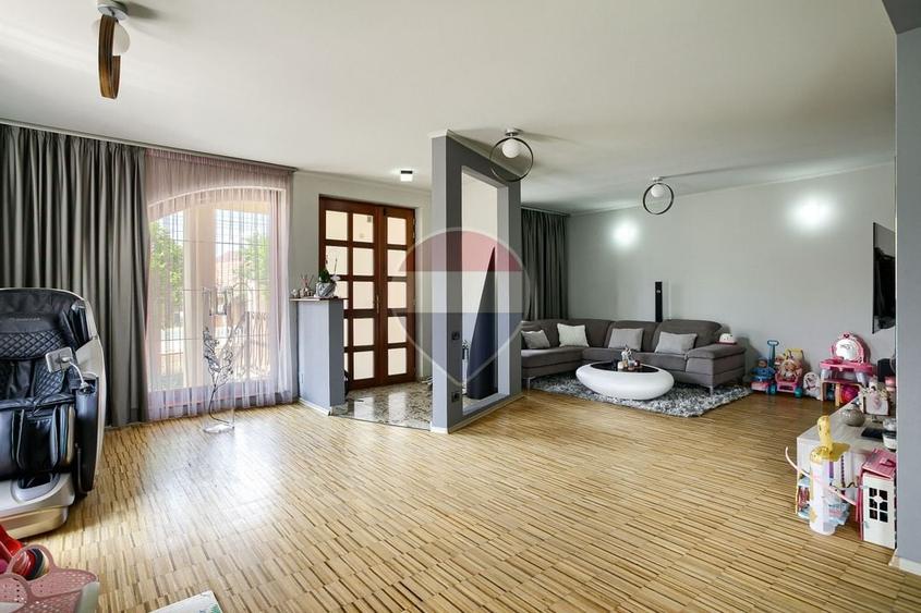 Casă individuală cu 7 camere cu Piscina în Nord