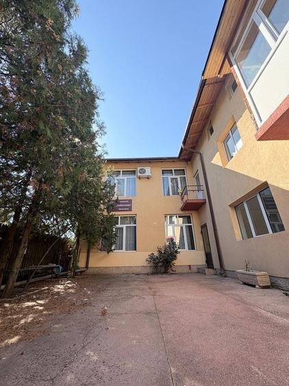 Casă individuală cu 10 camere cu Canalizare în Central