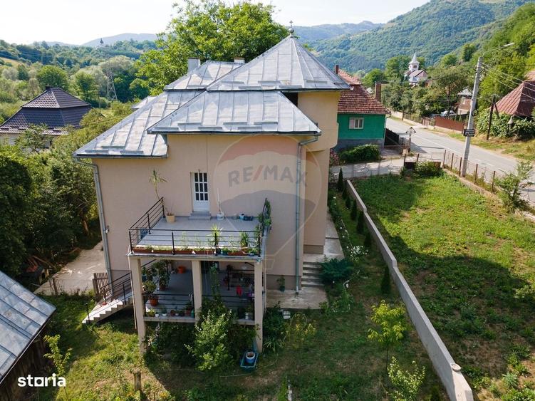 Casă cu 4 camere cu Teren 500 Mp în Muncelu
