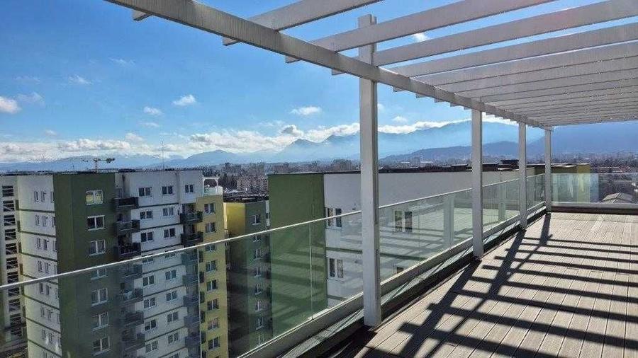 Apartament cu 3 camere decomandat în Tractorul