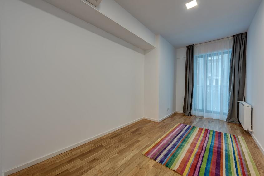 Apartament cu 3 camere semidecomandat în Cișmigiu