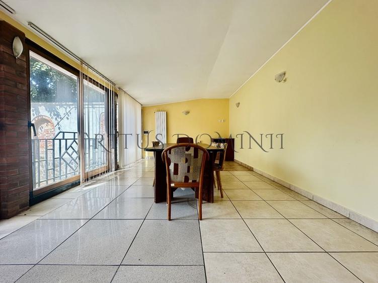 Casă individuală cu 13 camere cu Canalizare în Ultracentral