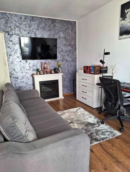 Apartament cu 3 camere decomandat în Exterior Vest