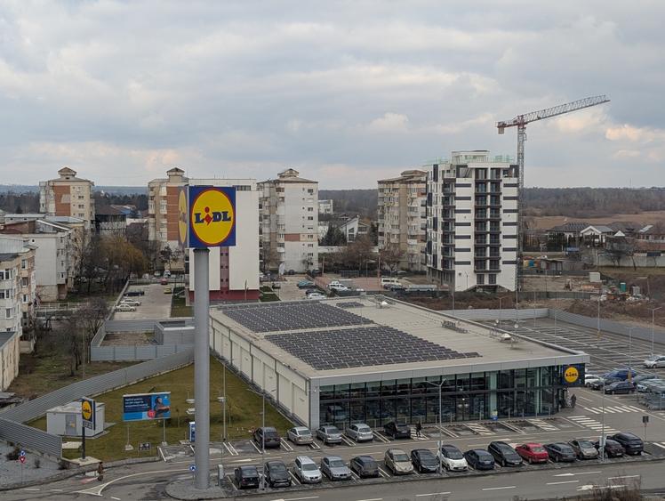 Apartament cu 3 camere decomandat în Ștefan cel Mare