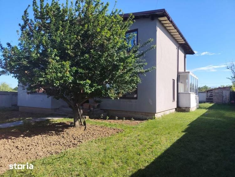 Casă cu 5 camere cu Teren 570 Mp în Ghercești