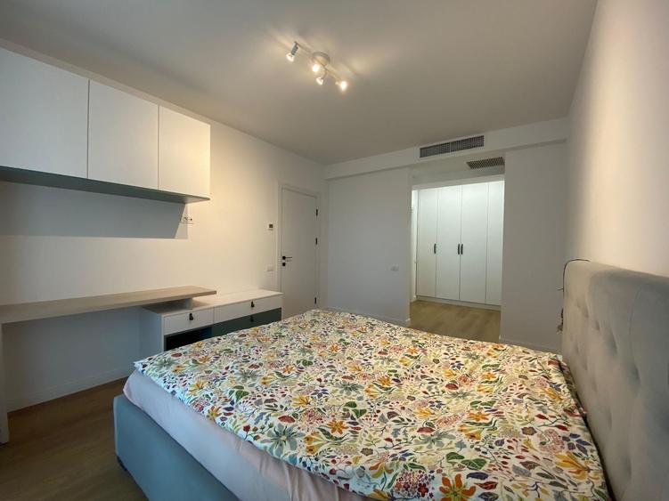 Apartament cu 3 camere semidecomandat, mobilat în Pipera