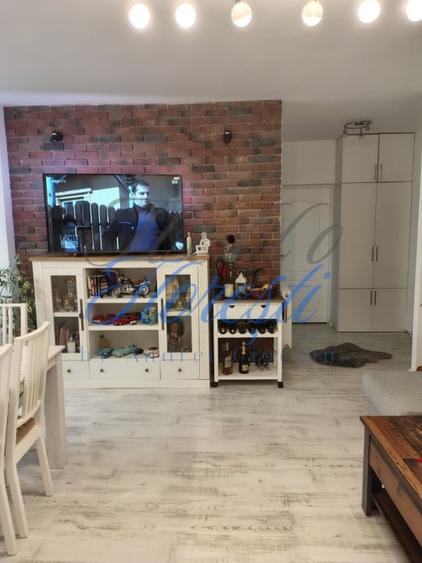 Apartament cu 2 camere semidecomandat, mobilat în Florești