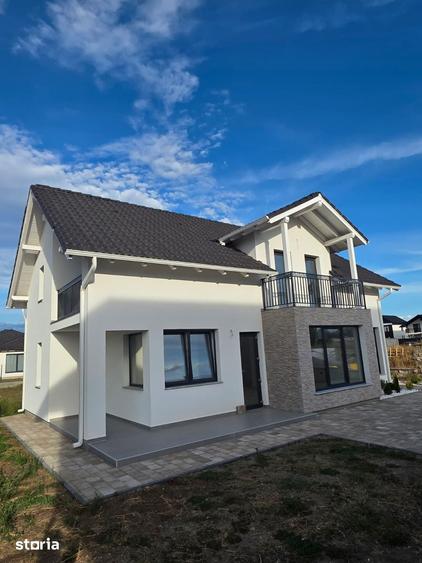 Casă cu 4 camere cu Teren 400 Mp în Central