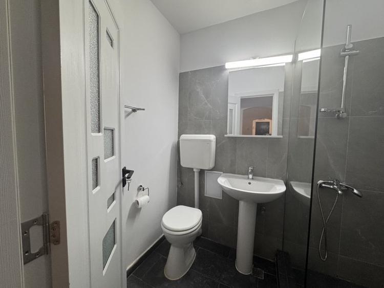 Apartament cu 3 camere semidecomandat, mobilat în Sălăjan