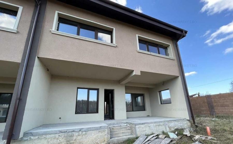 Casă cu 4 camere în Ghermănești