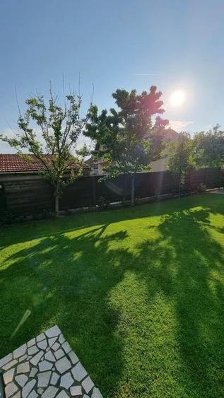 Casă individuală cu 5 camere cu Canalizare în Luna de Sus