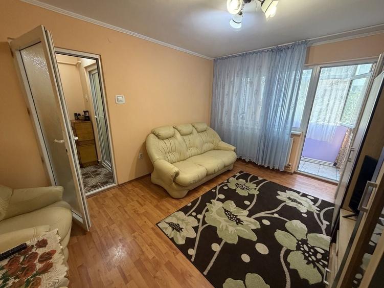 Apartament cu 3 camere, mobilat în Viziru 1