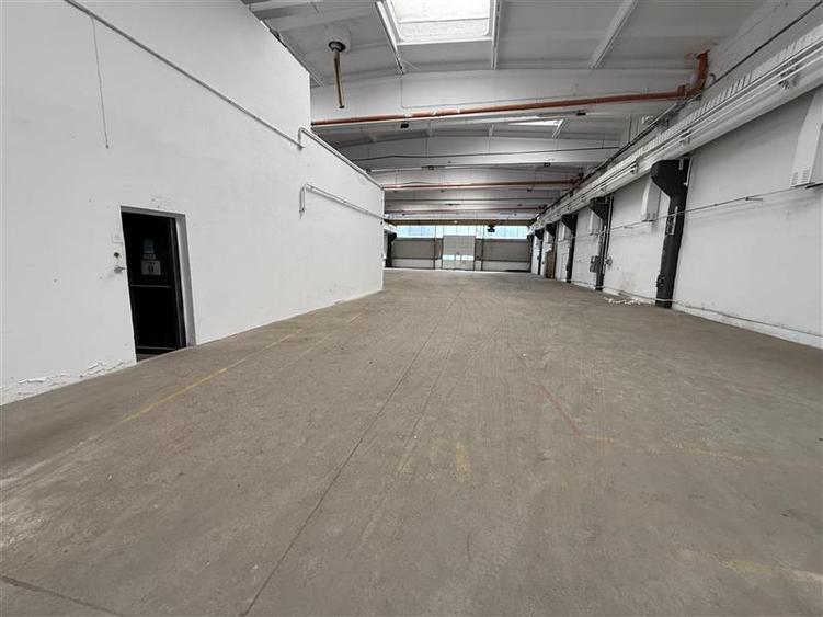 Spațiu industrial, de 750 mp, în Republicii